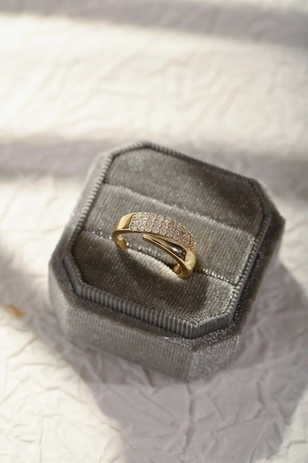 Elegant Golden Ring with Sparkling Stones (1+1 FREE)