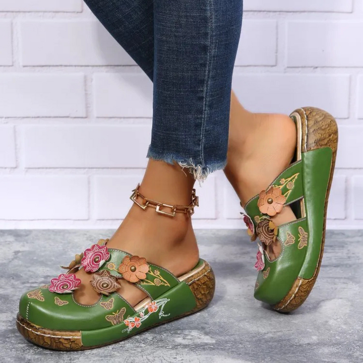 Ninette™ - Elegant retro sandals with floral detail